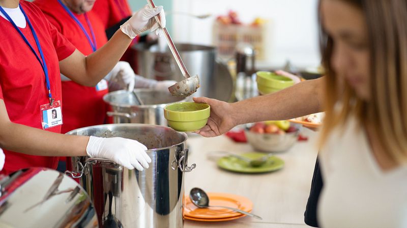 Un sistema de alerta temprana trata de evidenciar los factores de riesgo del "hambre invisible" en España