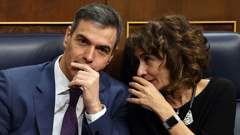 El adelanto electoral en Cataluña da un vuelco a la política nacional y abre un futuro incierto para la legislatura