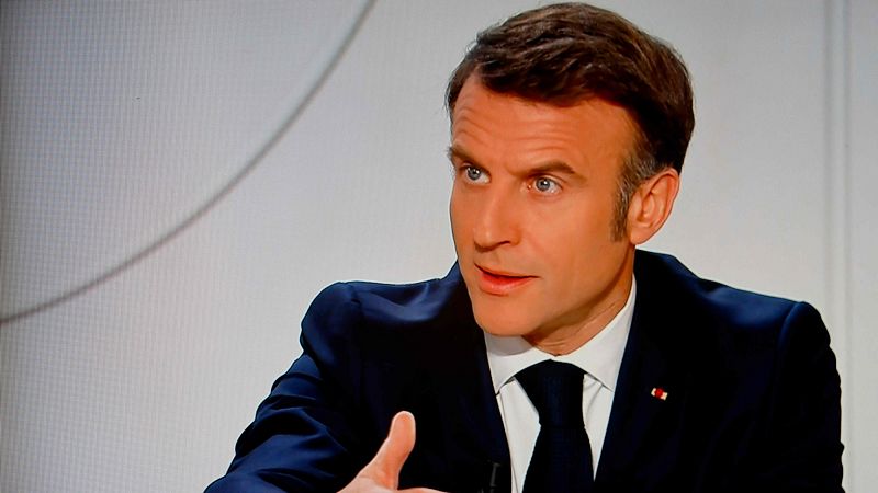 Macron descarta tomar la iniciativa contra Rusia aunque insta a "estar listos" por si la situación en Ucrania "empeora"