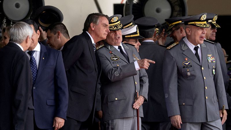 Bolsonaro propuso a la cúpula militar dar un golpe de Estado, según el exjefe del Ejército de Brasil