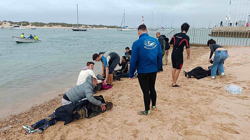 Detenidas tres personas por la muerte de cinco migrantes que fueron arrojados al mar en la costa de Cdiz