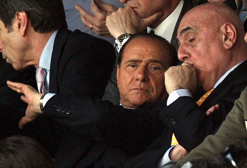 Berlusconi propone que Italia tenga una moneda paralela al euro y tensa la rentabilidad del bono del país