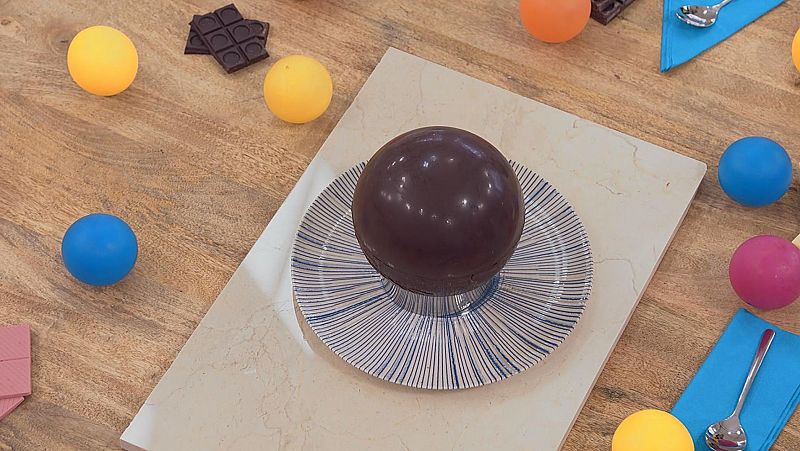 'Bake Off': Receta de la esfera de chocolate negro rellena de mousse de Blas Cantó
