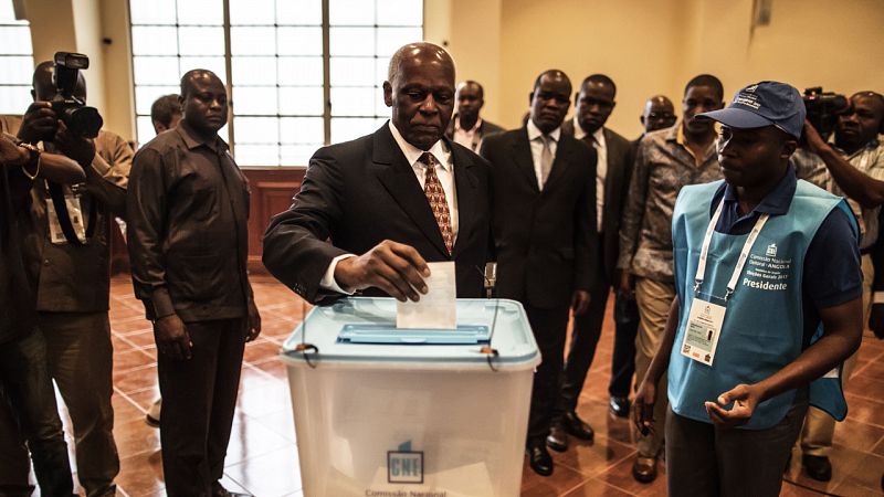 Angola vota para poner fin a 38 años de Gobierno de Dos Santos