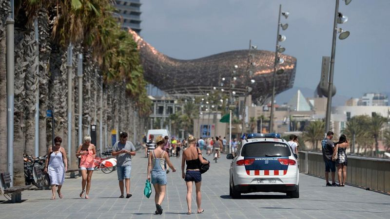 Barcelona instalará obstáculos y estudiará peatonalizar vías concurridas para impedir atentados