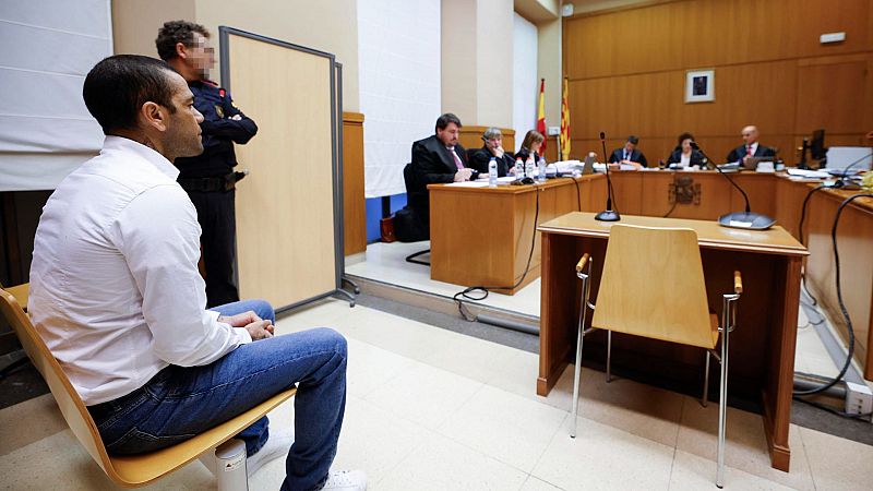 La Audiencia de Barcelona deja en libertad provisional a Alves bajo fianza de un millón de euros