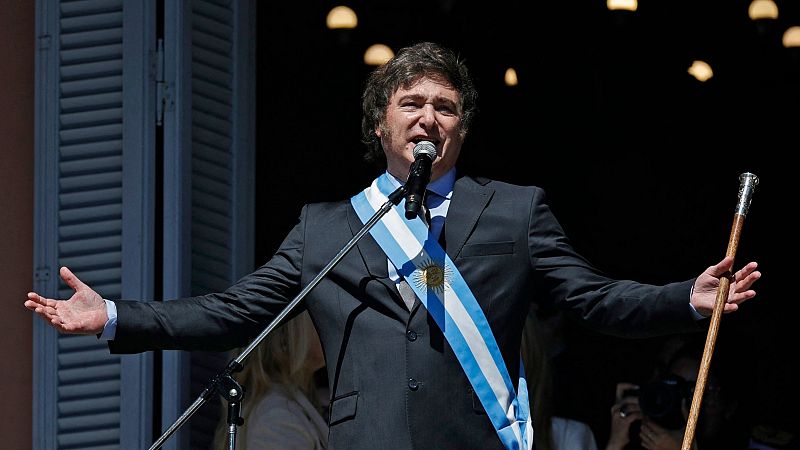 Javier Milei cumple 100 días de incertidumbre como presidente de Argentina