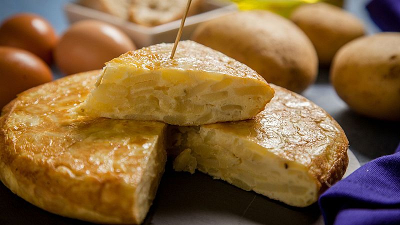 Tortilla de patata casera, �con o sin cebolla?: un debate y algunas recetas