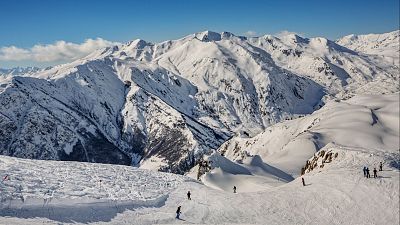 Te vas a esquiar en Semana Santa? Descubre los tipos de nieve y la mejor para deslizarse en pistas