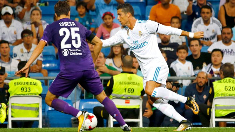 Cristiano lidera al Madrid del futuro ante un Bernabéu entregado