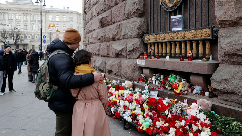 Rusia llora a las víctimas del atentado en la sala de conciertos mientras continúa la investigación