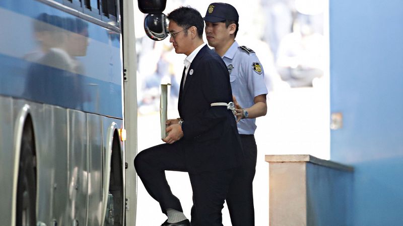 Condenado a cinco años de prisión el heredero de Samsung, Lee Jae-Yong