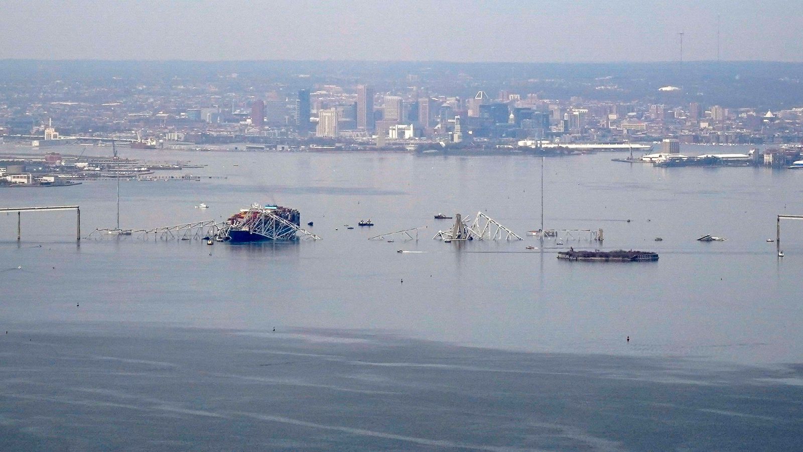 Continúan las labores de búsqueda en el puente de Baltimore | Ver