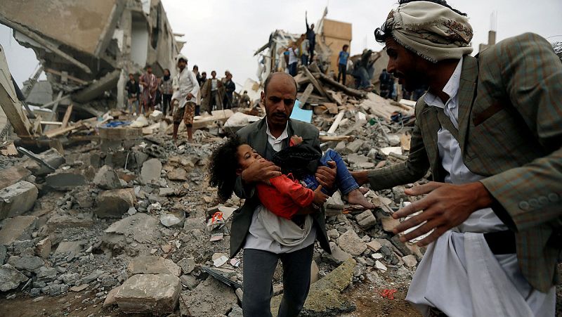 Mueren al menos 12 personas, entre ellas niños, en un bombardeo en Yemen