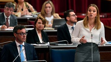 La presidenta del gobierno de Baleraes Marga Prohens, este martes, durante el debate que ha supuesto la eliminacin de la Oficina Anticorrupcin