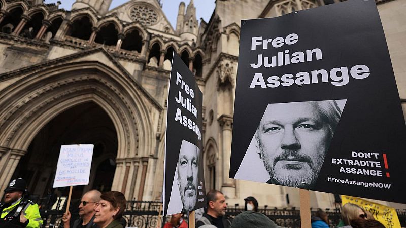 Baltasar Garzón asegura que la extradición de Assange es "incompatible" con el derecho a la libertad de expresión