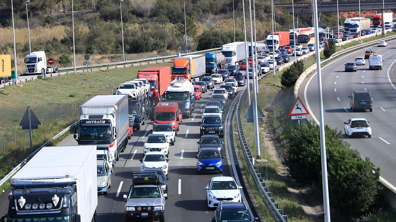 Catalunya tanca l'operació sortida amb cues quilomètriques i cap víctima mortal
