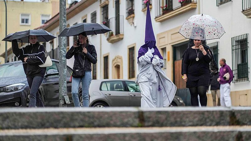 El tiempo de Semana Santa: la borrasca Nelson trae un Jueves Santo marcado por la lluvia y el fuerte viento