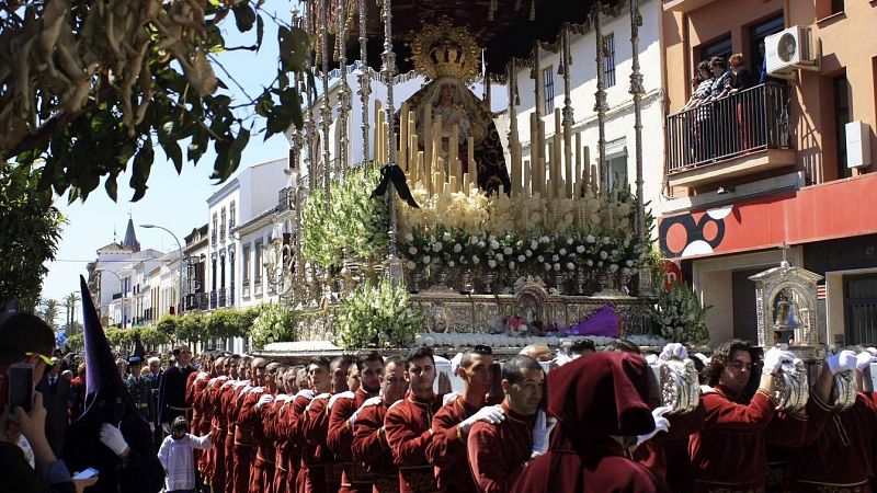 La rompida de la Hora de Calanda, los Salzillos de Murcia y otras procesiones del Viernes Santo