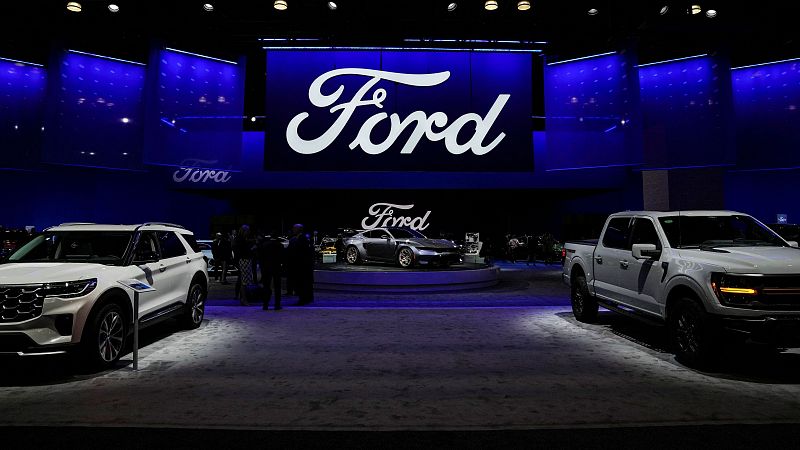 Ford anuncia que la factoría de Almussafes fabricará un nuevo vehículo que "mantendrá suficiente carga de trabajo"