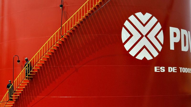 EE.UU. amplía las sanciones contra Venezuela y apunta por primera vez a la petrolera estatal