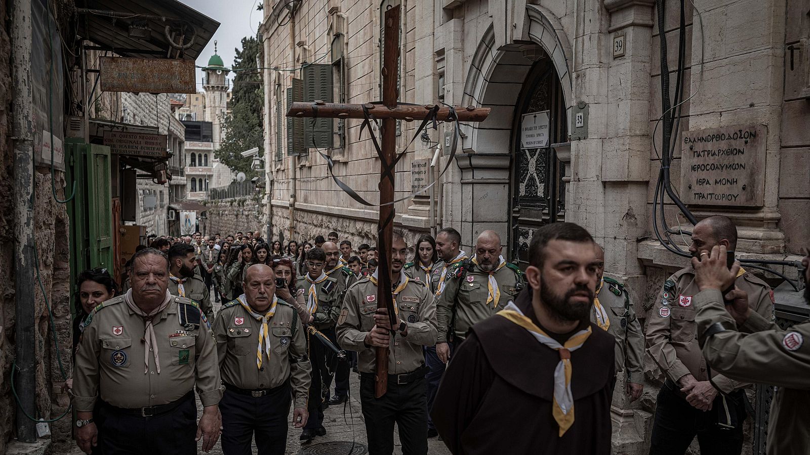 Franciscanos celebran la procesión del vía crucis en Jerusalén | Ver