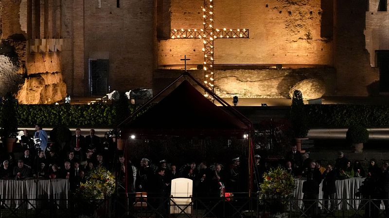 El papa renuncia a presidir el Vía Crucis para cuidar su salud ante el resto de ritos de la Semana Santa