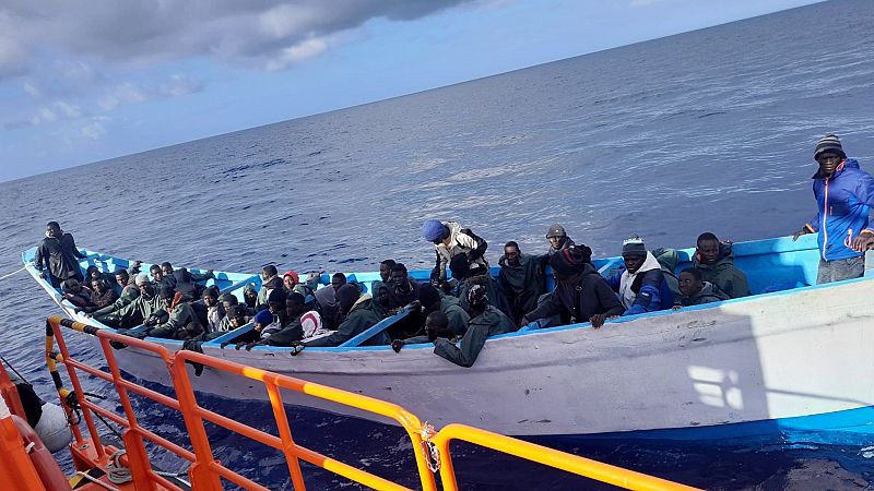 Salvamento Marítimo rescata a más de 200 migrantes en aguas canarias en las últimas horas