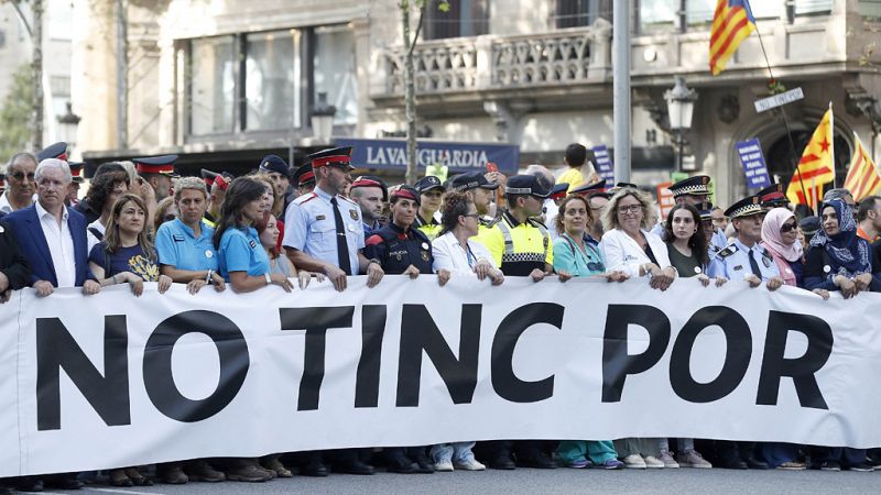 Miles de personas rechazan en Barcelona el terror yihadista al grito de "No tengo miedo"