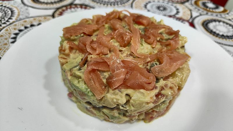 Receta de ensalada de salmón, un plato sano y fácil de hacer