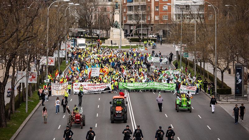 El Gobierno presenta a los agricultores un plan de 43 medidas para salir de la crisis