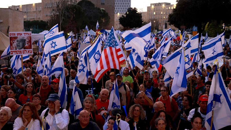 Jerusalén vive una segunda noche de protestas pidiendo la salida de Netanyahu y la celebración de elecciones