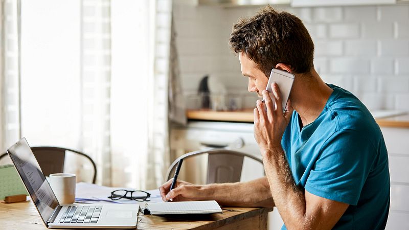 ¿Cómo hacer la declaración de la renta por teléfono y qué documentos necesito?