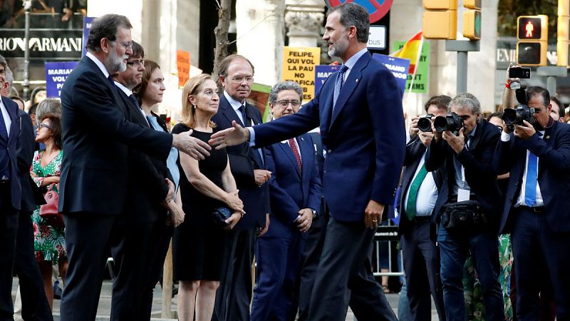 El rey y Rajoy, recibidos con abucheos en la manifestación de Barcelona