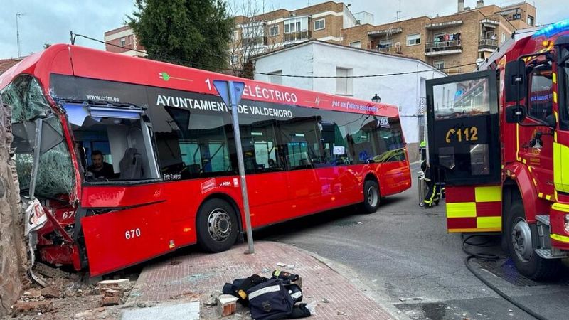 Quince heridos, dos de ellos graves, tras chocar un autobús contra un muro en Valdemoro, Madrid