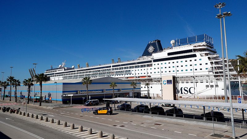 Un grupo de 69 cruceristas bolivianos no puede desembarcar en Barcelona por problemas con los visados