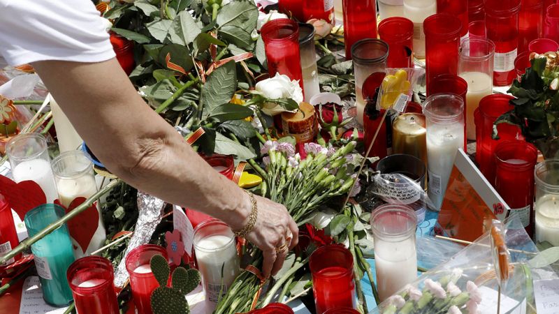 Muere una mujer alemana herida en los atentados de Cataluña, lo que eleva a 16 las víctimas mortales