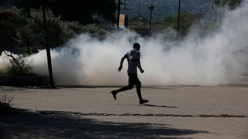 Hait extiende por un mes ms el estado de emergencia en la capital debido a la crisis de violencia