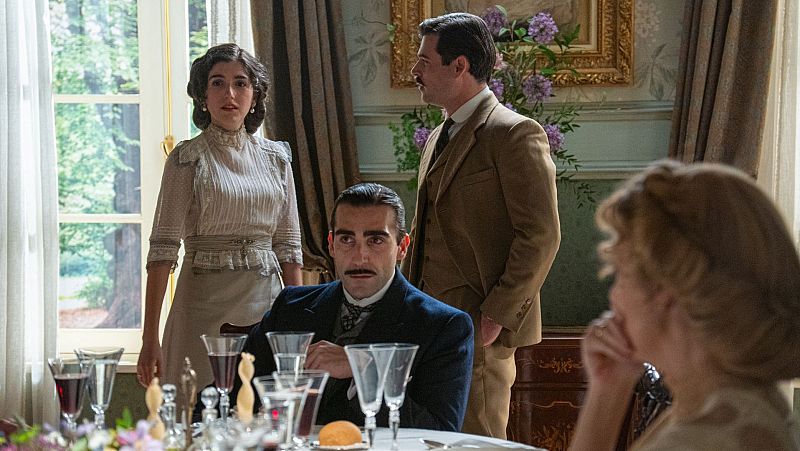 Manuel confiesa ante toda la familia: "Estoy enamorado de otra persona"