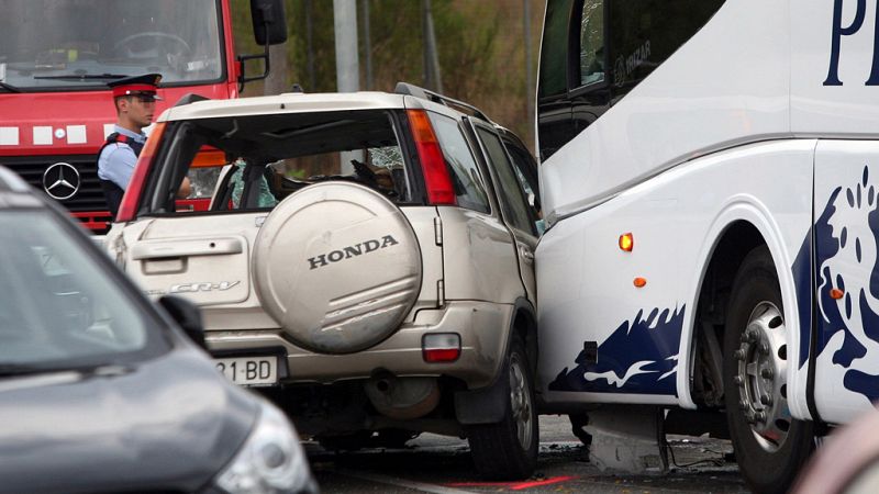 Cinco muertos en Salou tras chocar frontalmente el vehículo en el que viajaban con un autocar