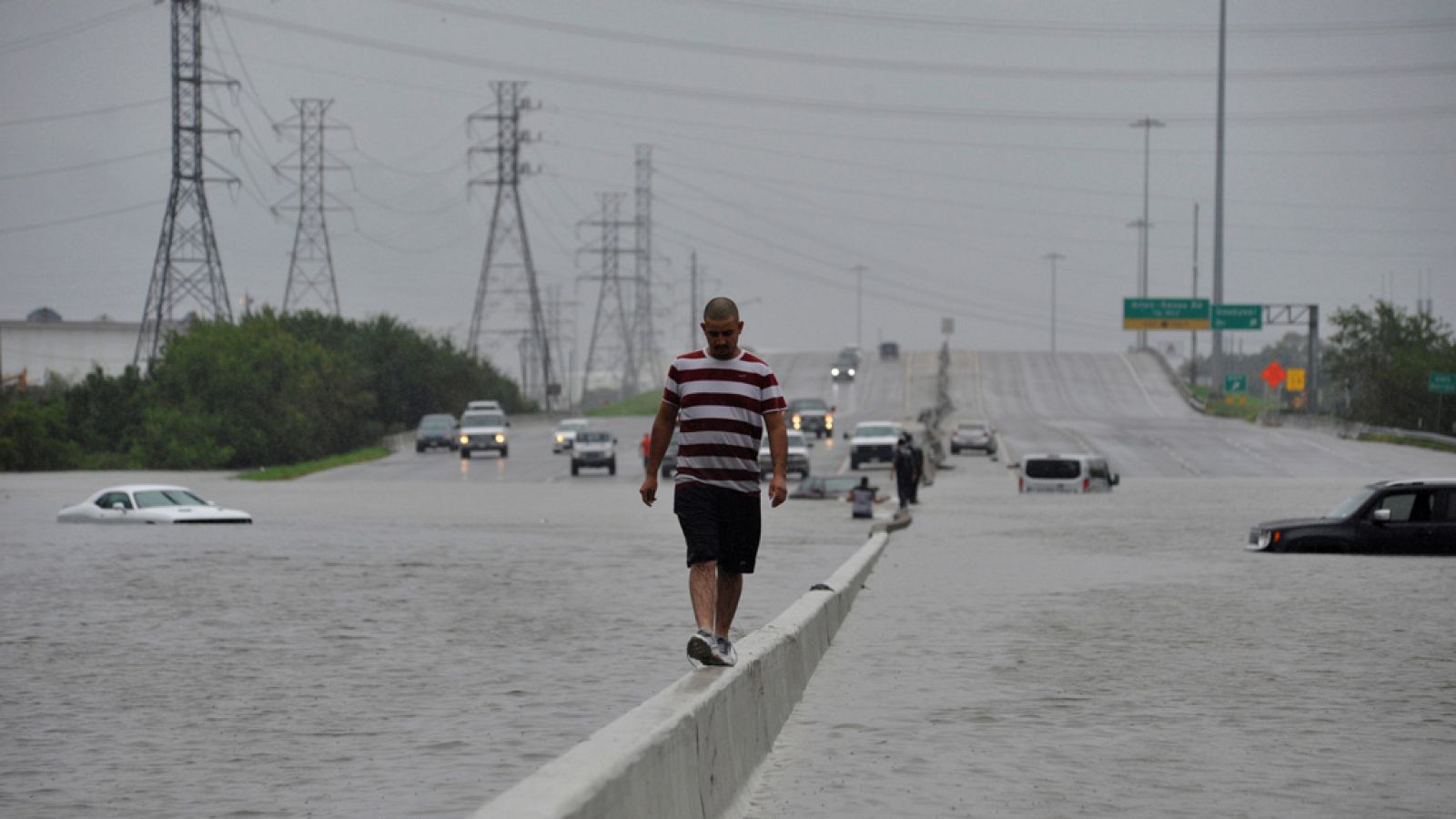 Muchas calles de Houston están anegadas