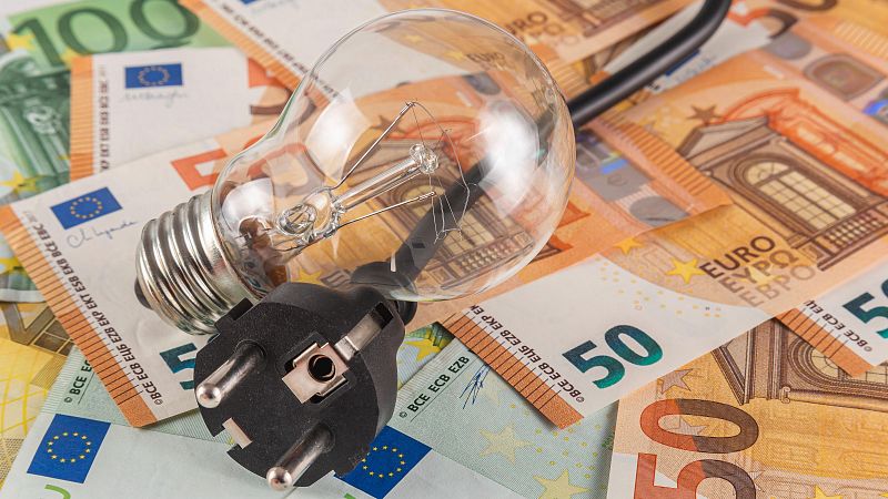 El precio de la luz cae este viernes a los 0,44€/MWh, el valor más bajo en diez años y el quinto de la historia