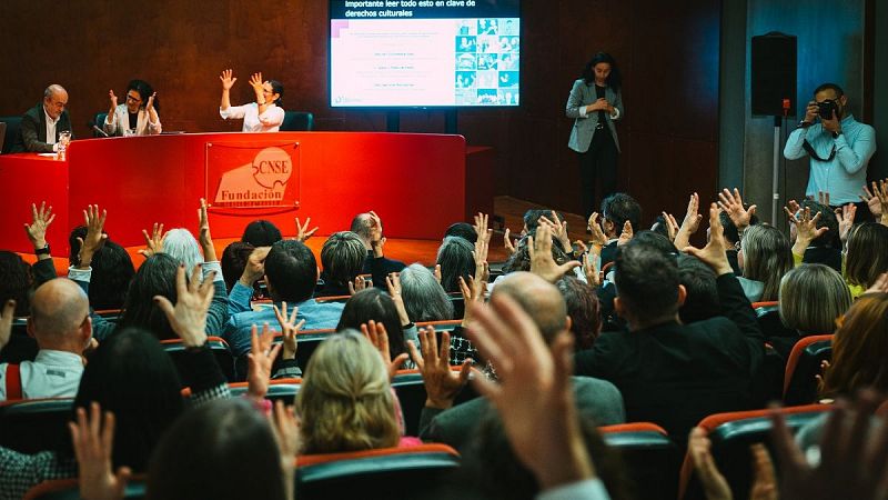 Bustinduy y Urtasun reivindican la lengua de signos española y la cultura sorda como "una cuestión de valor esencial"