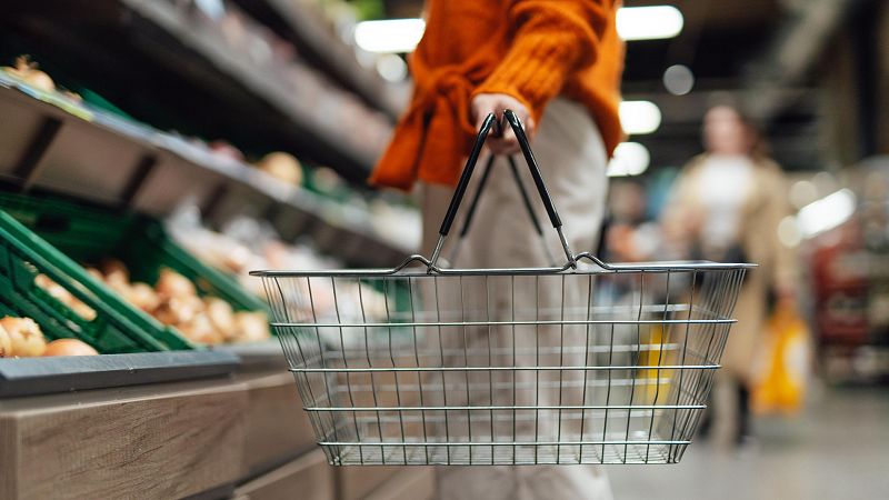 El precio de los alimentos ha subido un 38% en los supermercados en los últimos tres años, según la OCU