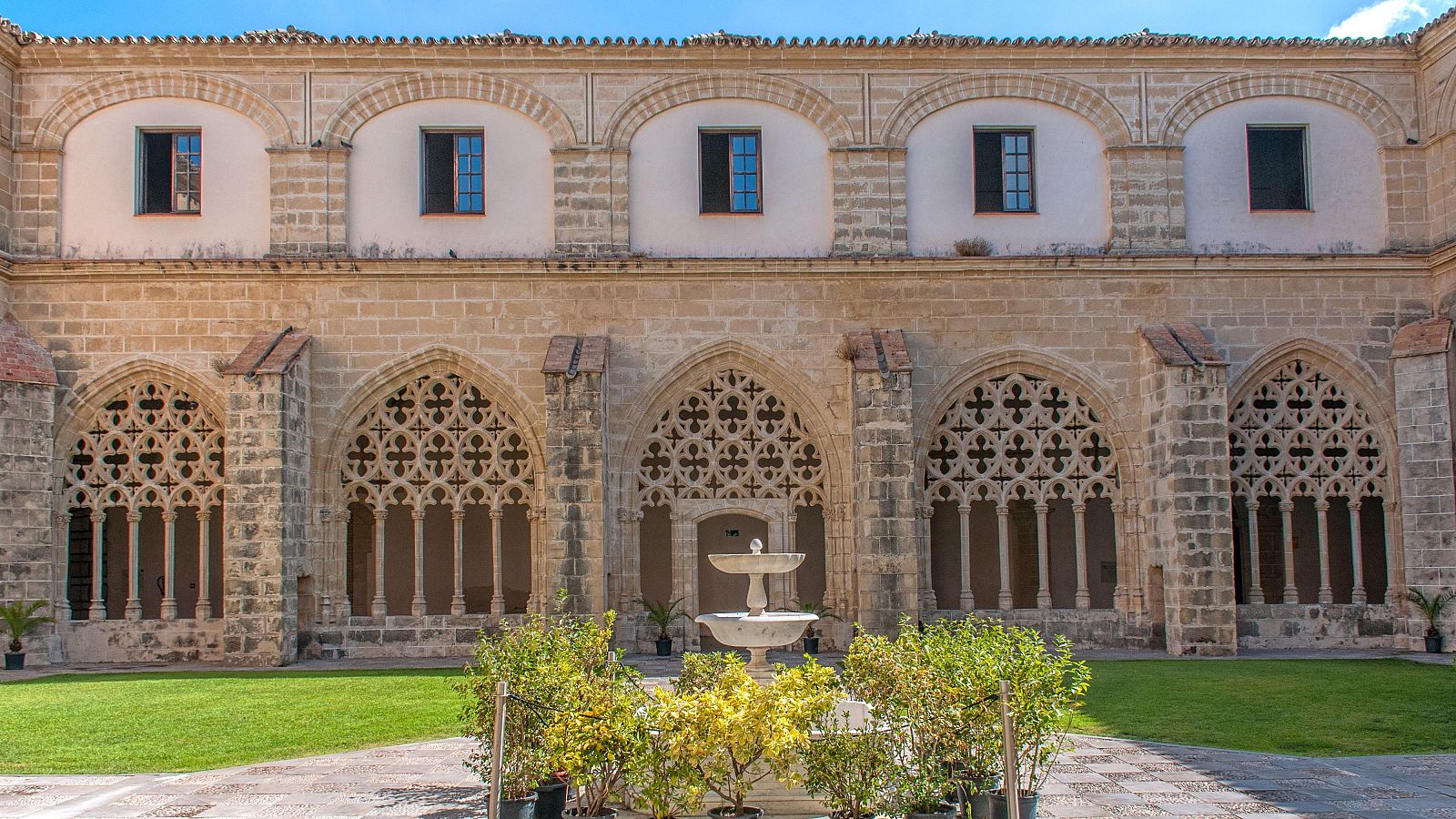 Desahucio a un matrimonio de 70 años de un convento de Cádiz | Ver