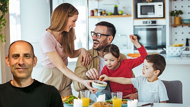 ¿Qué debes hacer para conseguir comer en familia?