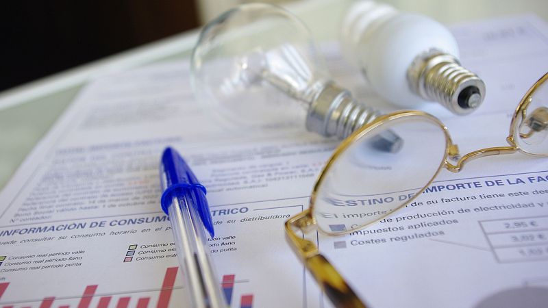 La luz se pagará de media a 0,74 euros/MWh en un sábado en el que sumará hasta ocho horas en precios negativos