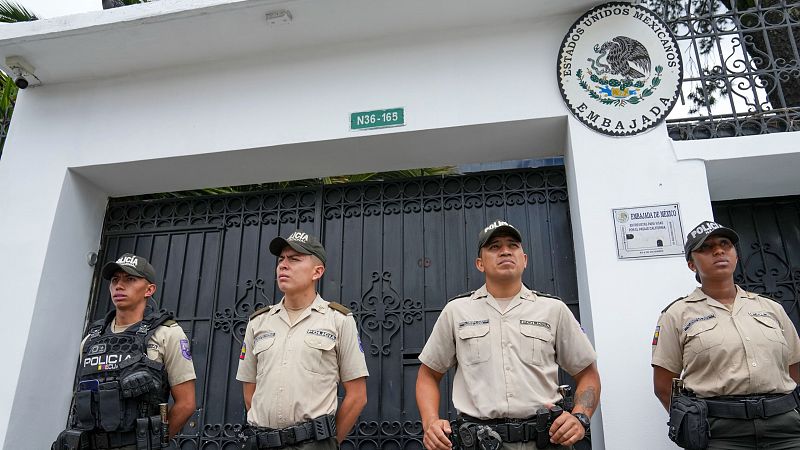 México cierra de forma indefinida su embajada en Ecuador y suspende los servicios con más de 1.000 mexicanos