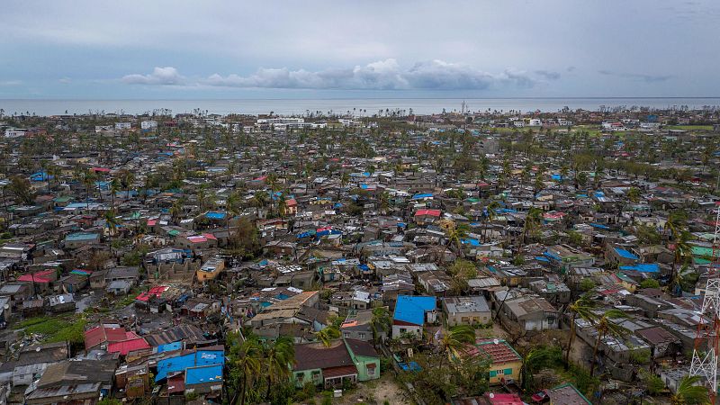 Al menos 94 muertos y una treintena de desaparecidos en un naufragio de un barco en la costa de Mozambique