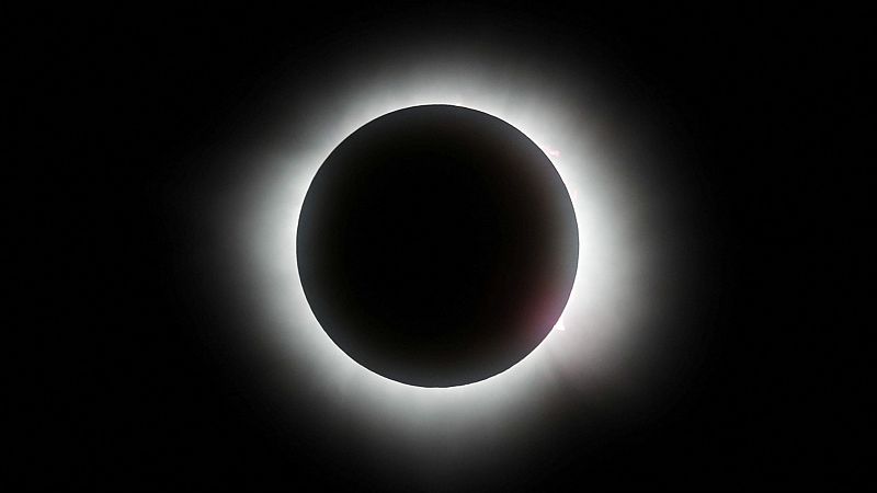 Mejores imgenes del eclipse solar del 8 de abril: el "Anillo de Diamantes" ms esperado del ao